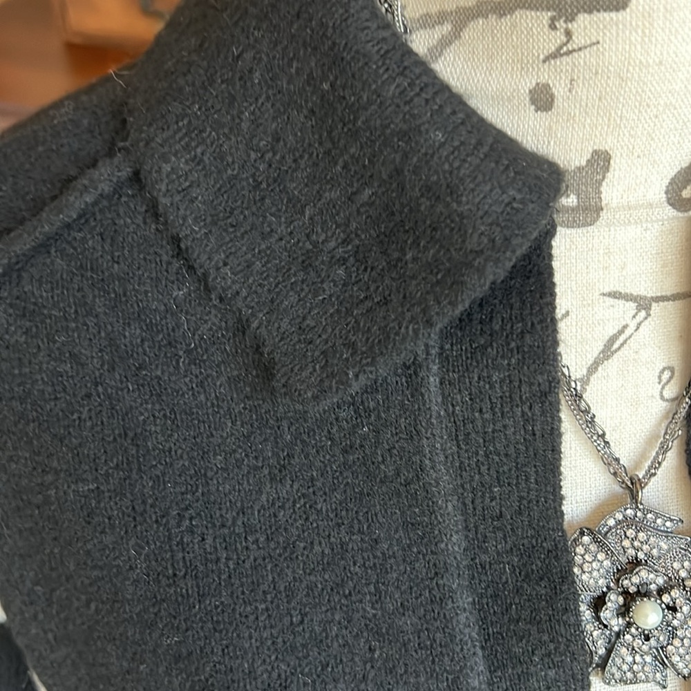 NWT Aerie Black and White V-Neck Unreal Polo Sweater - Picture 2 of 6